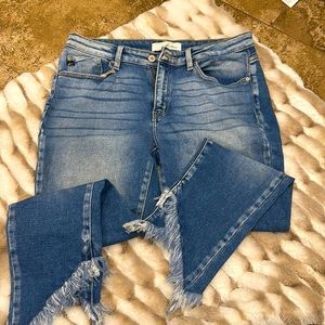 Kancan raw hem capri